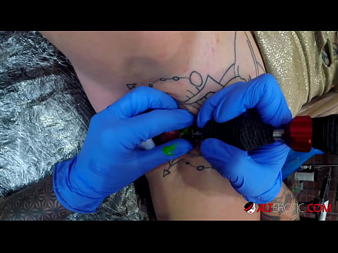 ❤️ Keçika pir tattookirî Sully Savage tattooek li ser klîtorê xwe kir. ️ Porno li porno ku.quizfarmature.ru